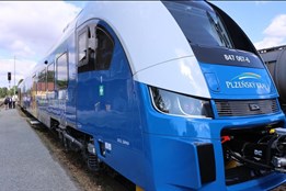 Krátí se šance využít krajskou slevu na jízdném: studenti a senioři mohou získat další čtvrtinu zpět