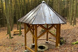 Turisté z Domažlic na zimu opět uzamknou Českou studánku