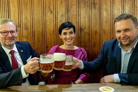 Volby ukázaly strmý pád ČSSD a ODS: Kýve se pod Hamáčkem a Fialou židle?