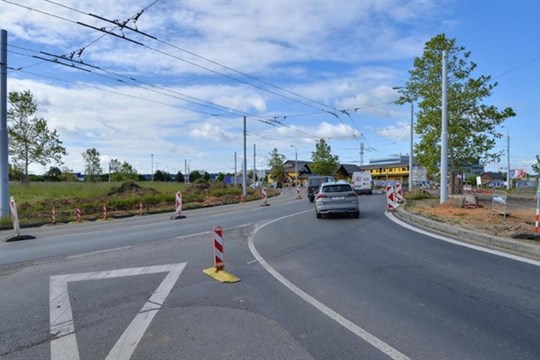Dopravní peklo pro řidiče. Začala největší omezení kvůli rekonstrukci kruhového objezdu na Borských Polích