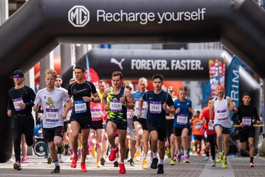 Chystáte se v neděli do centra Plzně? Pak si dejte pozor. Nastanou komplikace kvůli běžeckému závodu