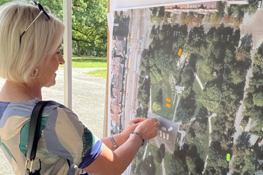 Lidé navrhují podobu náměstí Míru. Nejčastěji chtějí vodní prvek a kavárnu