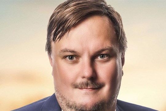 Zatloukat, zatloukat, zatloukat. Takový je postoj Pirátů ve vedení města k projektu dekarbonizace Plzeňské teplárny, říká zastupitel za TOP 09 Michal Vozobule