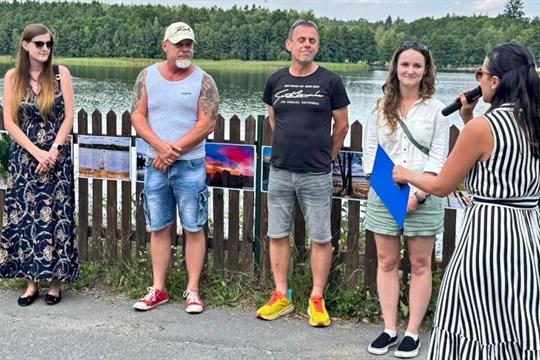 Jednička očima amatérských fotografů: Rybníky, lesy a stezky, vyhrál snímek labutě