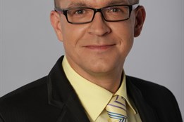 Nedonošené děti jsou zrůdy, zbavme se jich, šokoval exposlanec Škárka