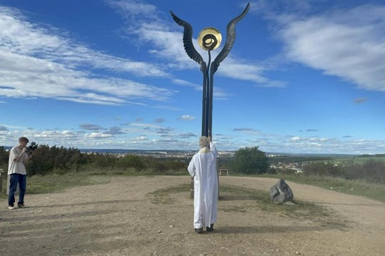 Monument na Koterovské vyhlídce vyvolal skandál. Slovanský obvod se od díla distancoval