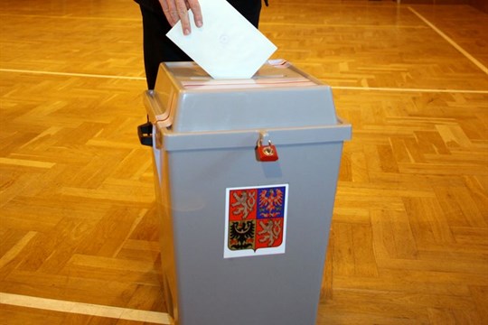 Kandidáty do senátních voleb ještě některé strany nezveřejnily