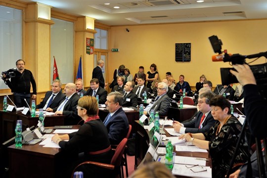 Zastupitelstvo Plzeňského kraje o 4,6 roku omládlo
