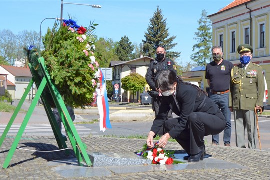 Americká ambasáda poslala vzkaz do Rokycan, město navštívila i poslankyně Mauritzová