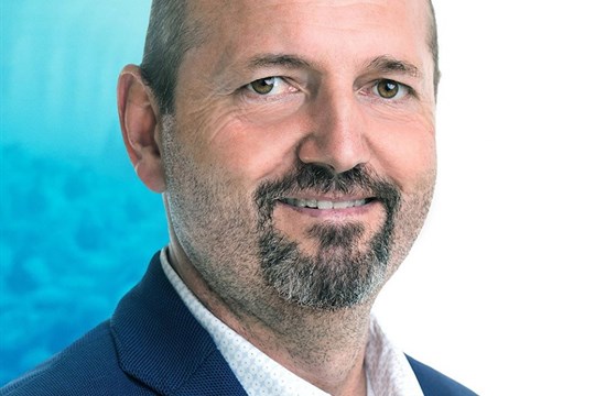 Senátor Karpíšek strávil směnu s řidičem Arrivy: Autobusy vozí vzduch, řidiči za zpoždění nemohou