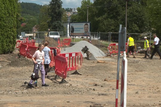 Klasická křižovatka se mění na okružní