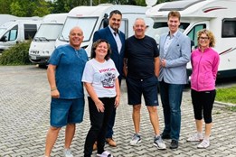 Karavanová stání u Škodalandu se těší oblibě