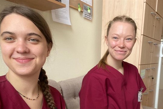 Překvapuje mě, kolik rodiček si z porodnice odnáší nějaké trauma, říká studentka porodní asistence Marie Vlčková