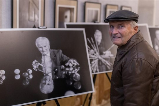Senioři hrají hry bez pravidel. Koupí charitativního kalendáře můžete pomoci i vy
