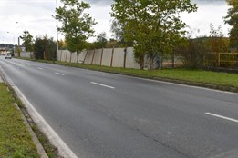 Na Jateční ulici chyběla část cyklostezky, město začalo s jejím...