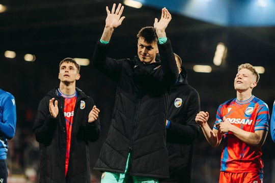 Smůla pro brankáře Plzně, zranil se a musí na operaci