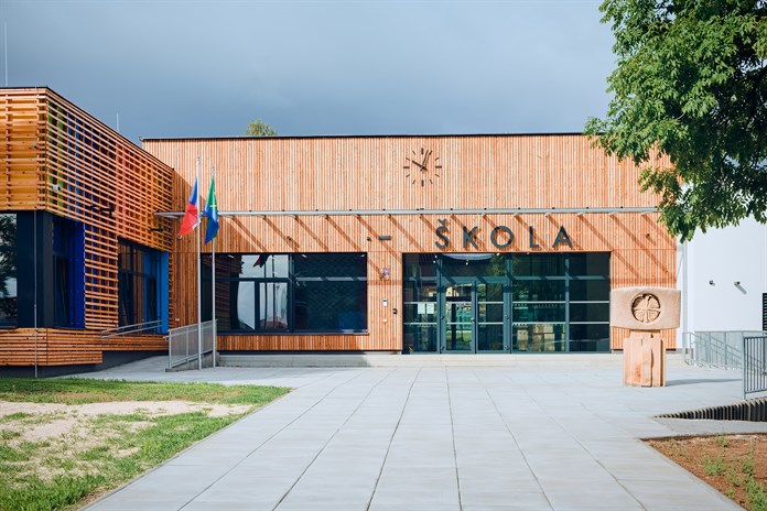 Základní škola v Postřekově.