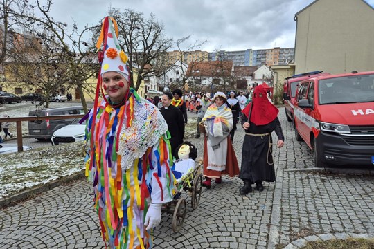 Krev, hněv a hromada hnoje. V Bolevci sťali Bakuse před zraky čtyř tisíc lidí