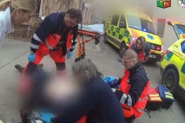 VIDEO: Pípnutí mobilu a sprint o život. Rokycanští policisté...