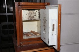 Zloděje v plzeňském kostele prozradil zvon. Na policii se nakonec...