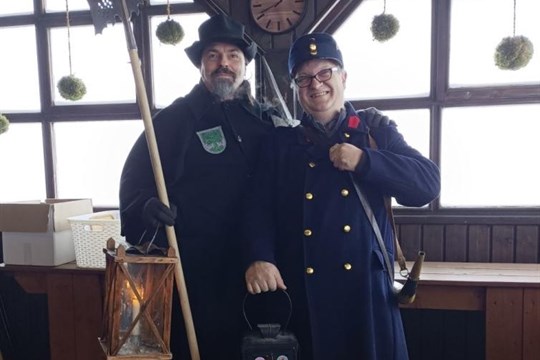 Turisté zahájili nový rok výstupem na Čerchov. Přispěli i na trasy pro vozíčkáře