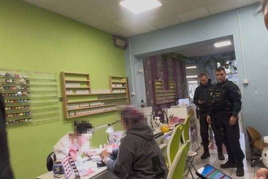 Velká razie ve firmách. Policisté zajistili čtyři cizince