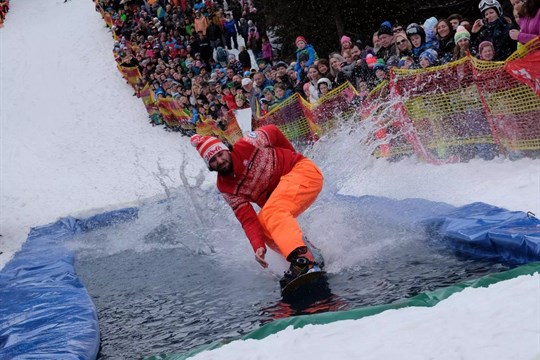 Divočina na závěr zimy: Na Špičáku se i letos pojede přes louži. Na čemkoliv