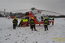Střet tří aut a kamionu na Domažlicku skončil tragicky. Na místě...