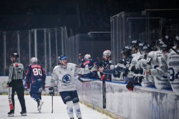 Hokejisté Plzně vezou dva body z Pardubic, cennou výhru trefil v...